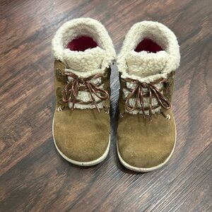 Donating soon- Merrell 9 toddler Bare Steps Boots